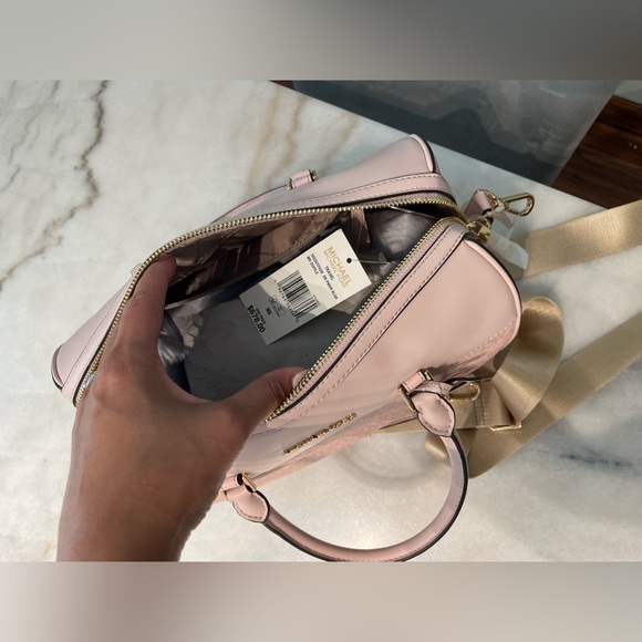 Michael Kors women Medium Duffel Satchel bag. Handbag purse and crossbody NEW. - Picture 15 of 16